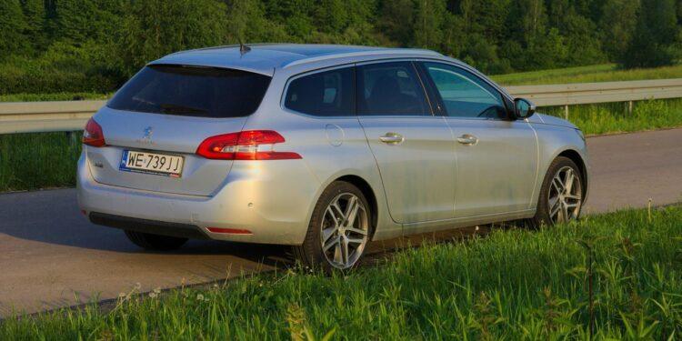 01. Peugeot 308 SW 1.2 PureTech 130 Allure Testy