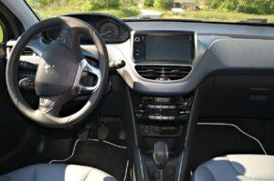 21. Peugeot 208 z lakierem strukturalnym Testy