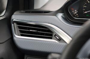 27. Peugeot 208 z lakierem strukturalnym Testy