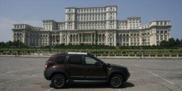 03. Dacia Duster – wyprawa do ojczyzny część VI przed Pałacem Parlamentu Wiadomości