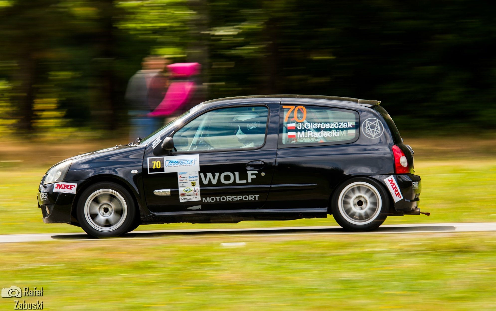 Entretien avec Wolf Motorsport : Que sont les rallyes, combien coûtent-ils et quelle est la consommation de carburant de la Clio Sport ?  |  français.pl