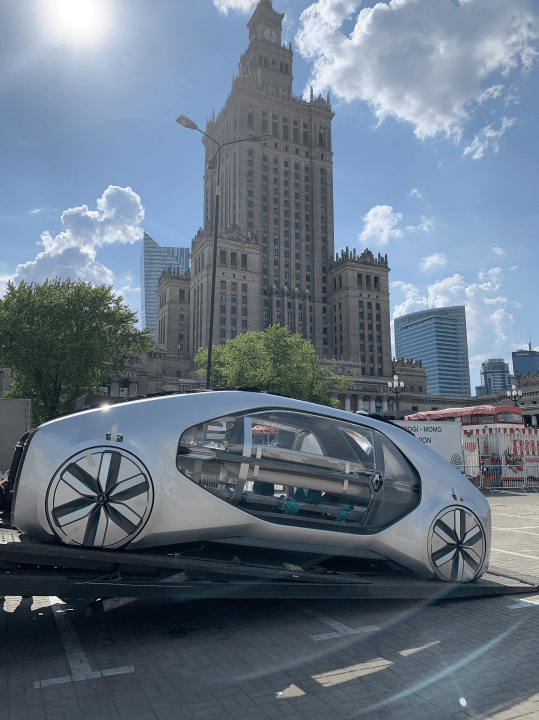 Renault EZGO koncepcyjny samochódrobot już w Warszawie