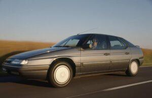 La profilatura dei fari di Citroën XM 1 Historia