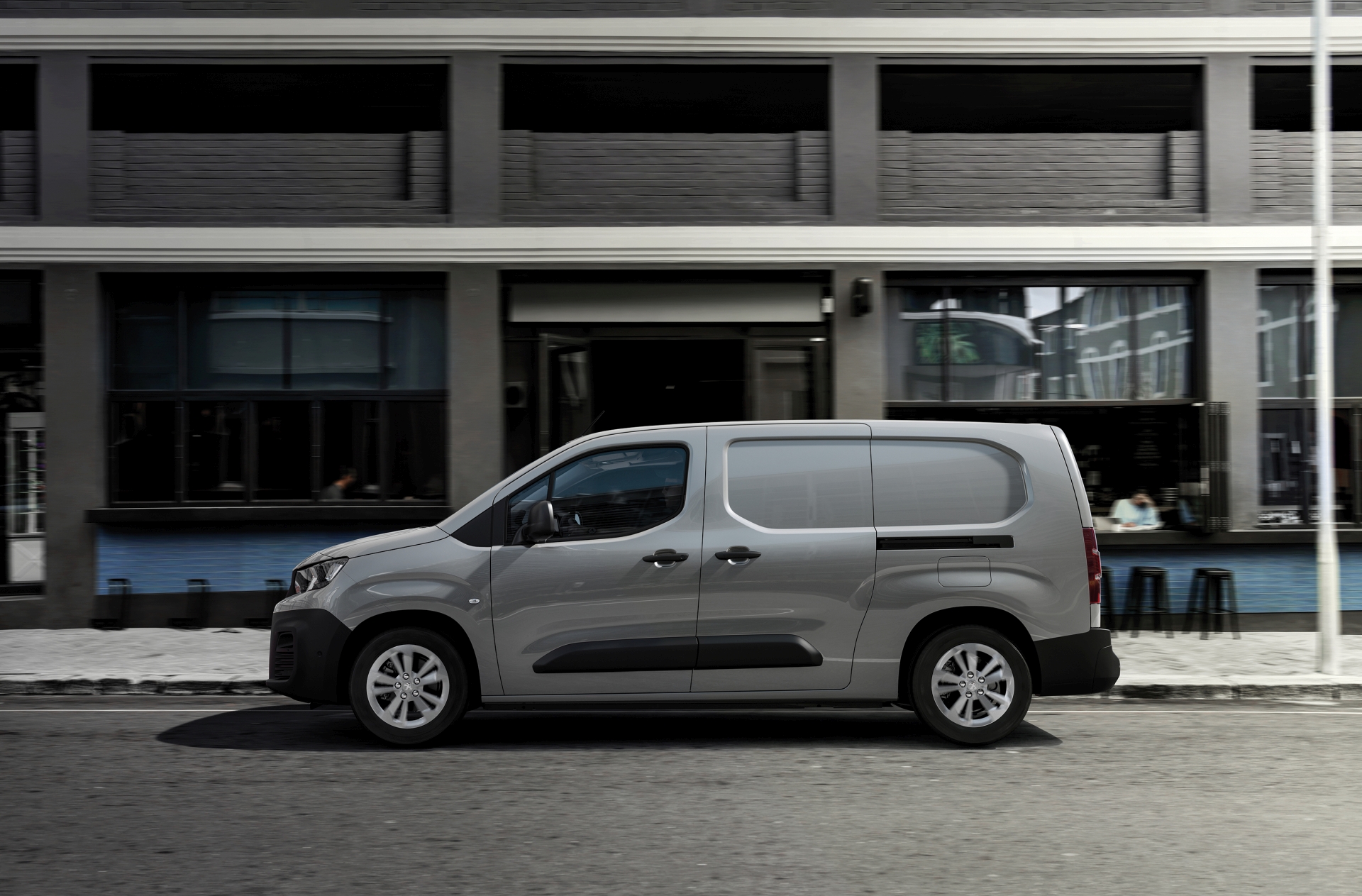 Nowy Peugeot ePartner elektryczny dostawczak o zasięgu