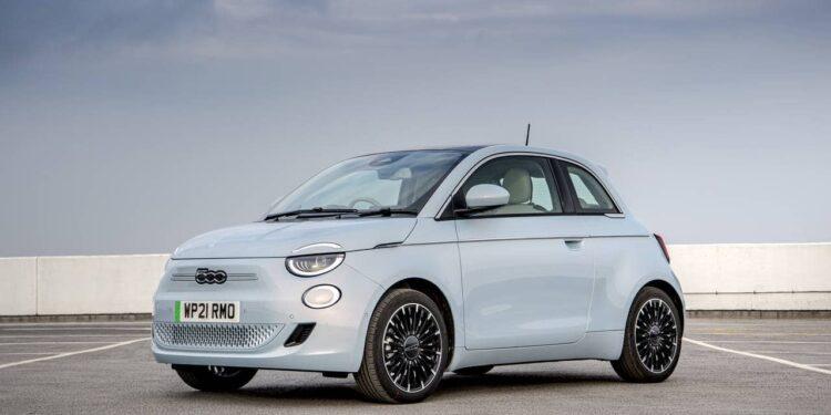What Car uznal Fiata 500 najlepszym elektrycznym samochodem miejskim Wiadomości