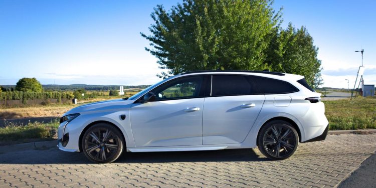 Peugeot 308 SW Plug In Hybrid 225 20 Wiadomości