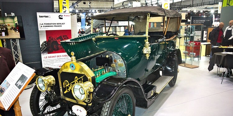 Zlote lata francuskiej motoryzacji – relacja wlasna z Retromobile 2023. Berliet AM2 2 Wiadomości