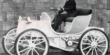 10. Hrabia Chasseloup Laubat w elektrycznym Jeantaud Duc w 1899 roku Wiadomości
