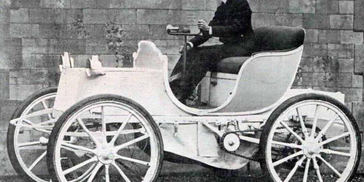 10. Hrabia Chasseloup Laubat w elektrycznym Jeantaud Duc w 1899 roku Historia