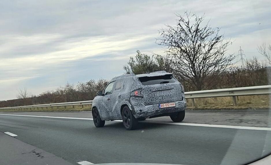 Noua Dacia Duster prinsă pe autostradă din România.  Ce ai fotografiat?  |  francez.PL