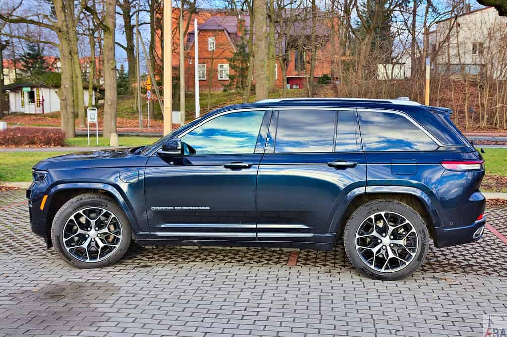 Jeep Grand Cherokee 4xe Summit Reserve 381 KM 009 Wiadomości