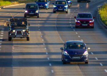 ulica warszawa samochody peugeot 208 1 Wiadomości