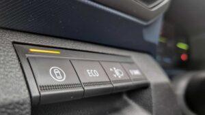 Dacia Duster Hybrid 140 12 Testy