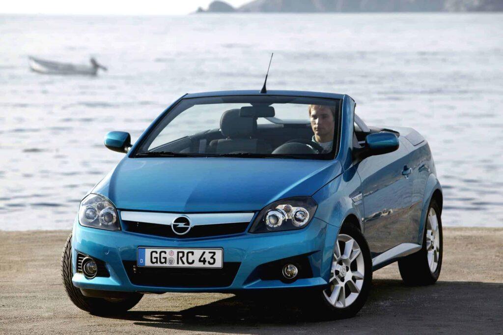 Opel Tigra TwinTop ma 20 lat 2 Wiadomości