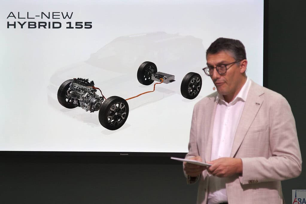 Nowy silnik full hybrid 1.8 155 KM w samochodach Dacia 01 Wiadomości