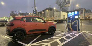 ładowanie, akumulator, samochód elektryczny