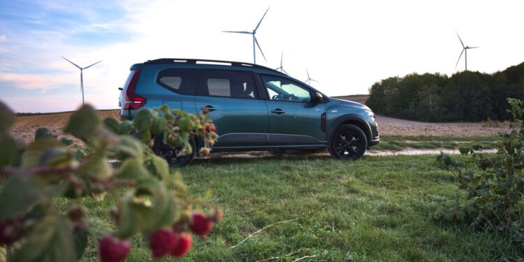 dacia jogger extreme 140 czyli z hybryda pod strzechy 06 Wiadomości