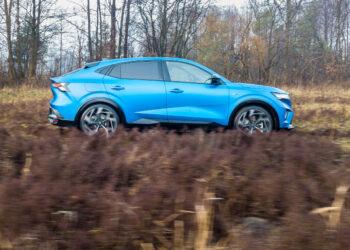 renault rafale 300km 4x4 4 scaled Renault - testy i opinie