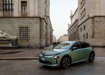 lancia ypsilon swietuje swoje 40 urodziny styl i innowacja nie sa kwestia rozmiaru nowa lancia ypsilon 1 Stellantis - testy i opinie