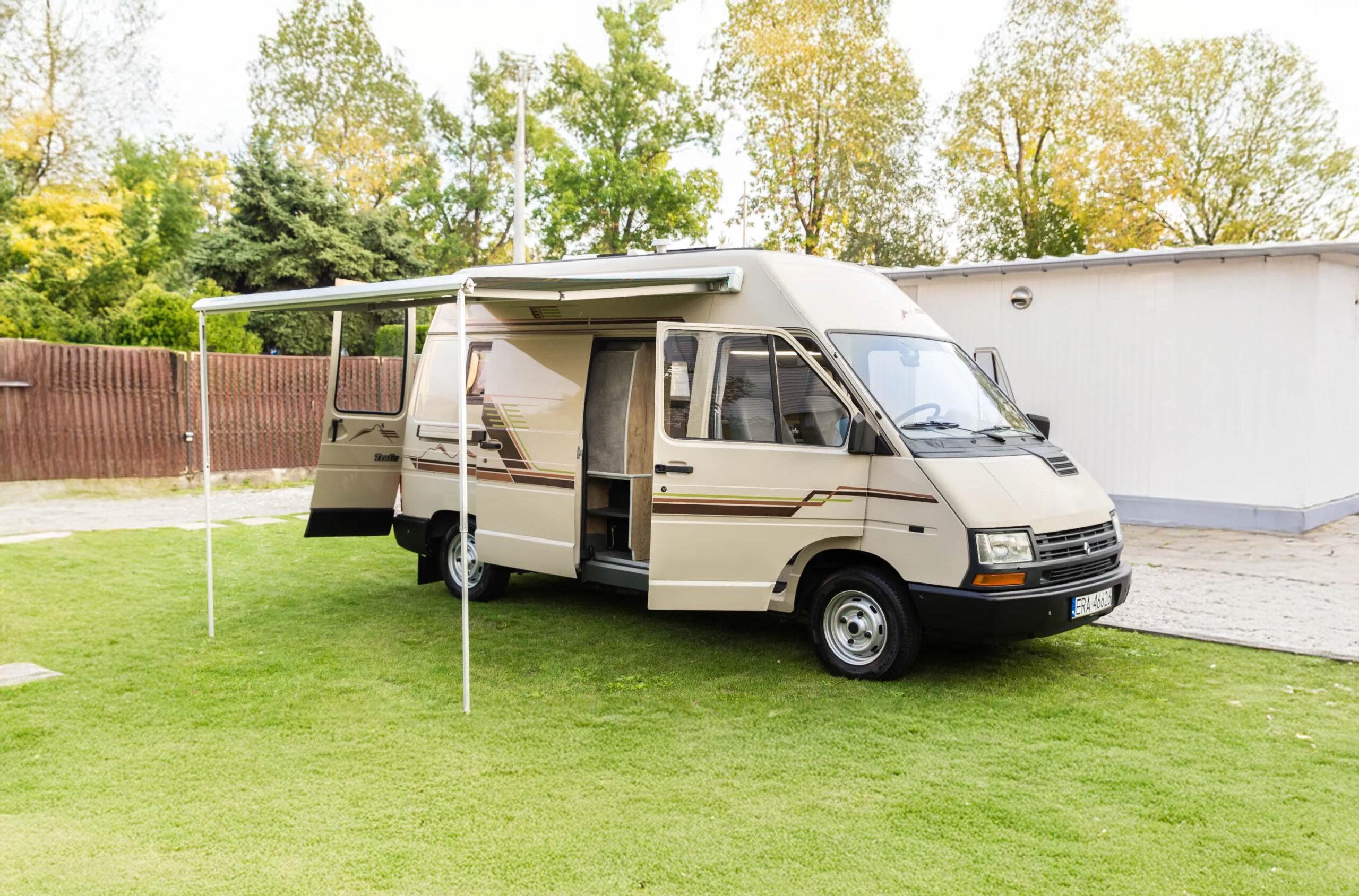 Kamper - Mały dom na kółkach