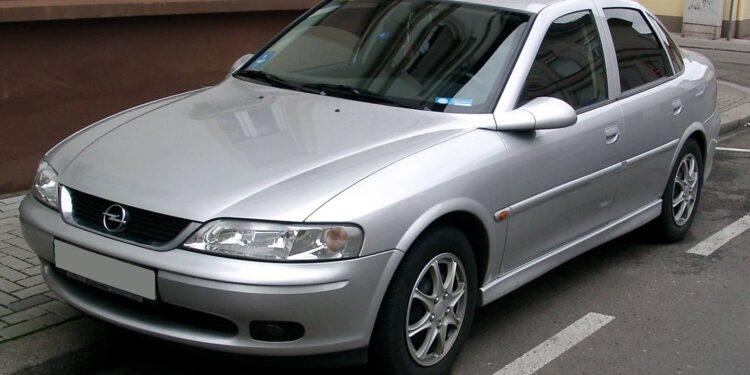 Opel Vectra B ma 30 lat. Innowacje w zakresie bezpieczenstwa 2 Wiadomości