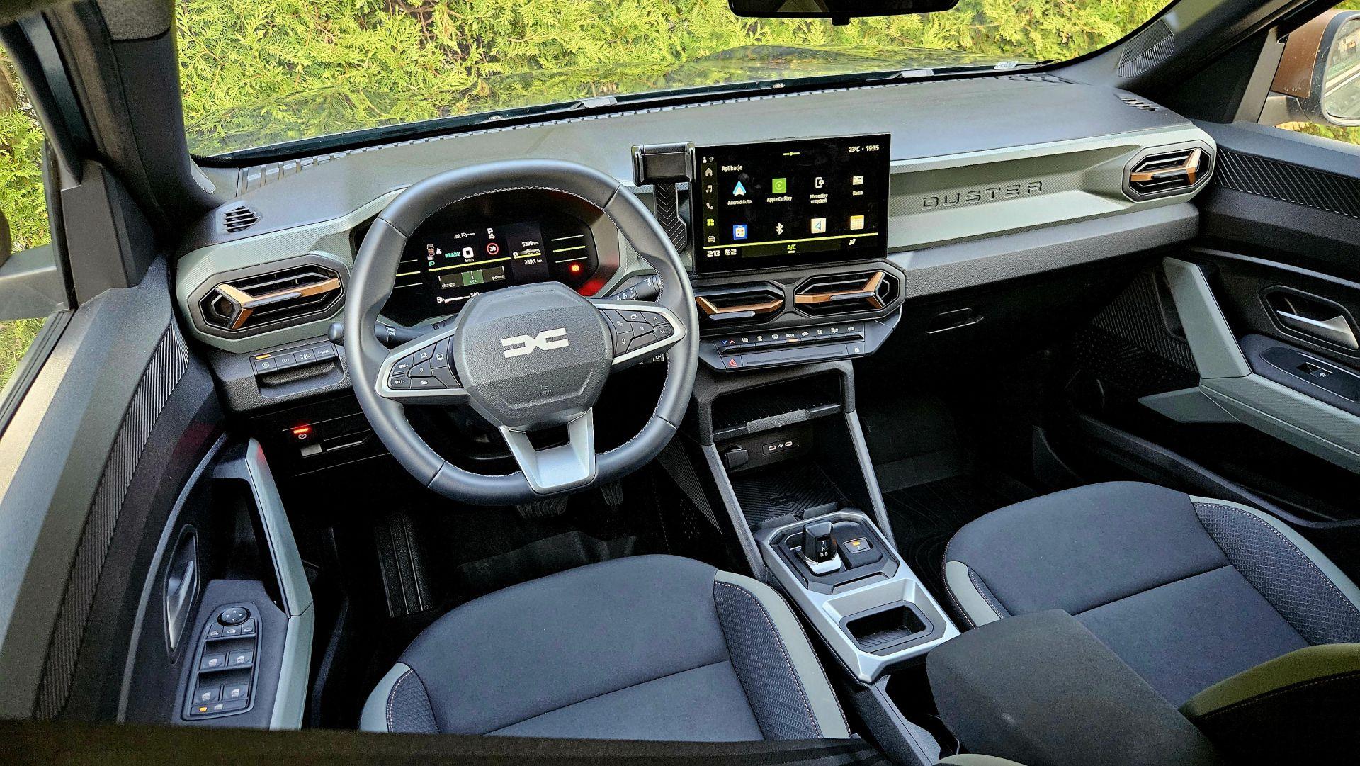 Dacia Duster Hybrid 140 wnetrze Wiadomości