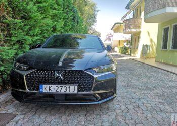 Ile pali w pelni zaladowany DS 9 1.6 225 KM EAT8 marki DS Automobiles na dlugim dystansie 1 Europa