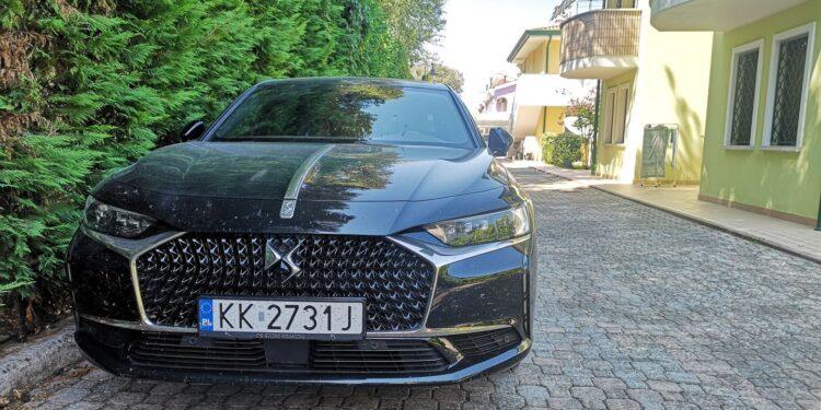 Ile pali w pelni zaladowany DS 9 1.6 225 KM EAT8 marki DS Automobiles na dlugim dystansie 1 Wiadomości