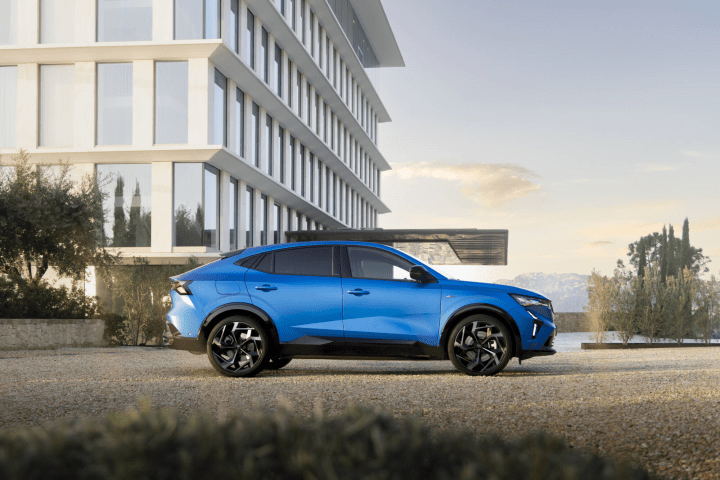 Renault Rafale - największy i najlepiej wyposażony SUV coupé w gamie. Może mieć napęd 300 KM 4x4