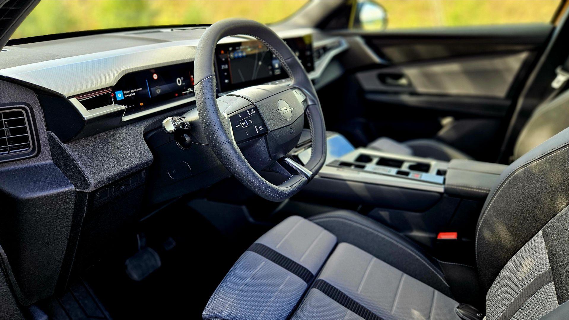 Opel Grandland Hybrid 145 2026 019 Testy