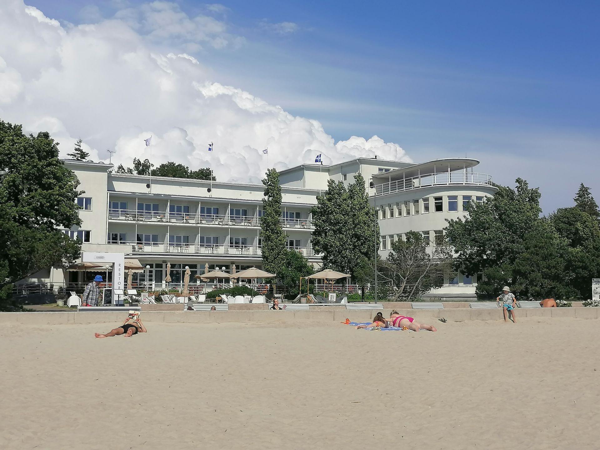 Parnawa hotel przy plazy Wiadomości