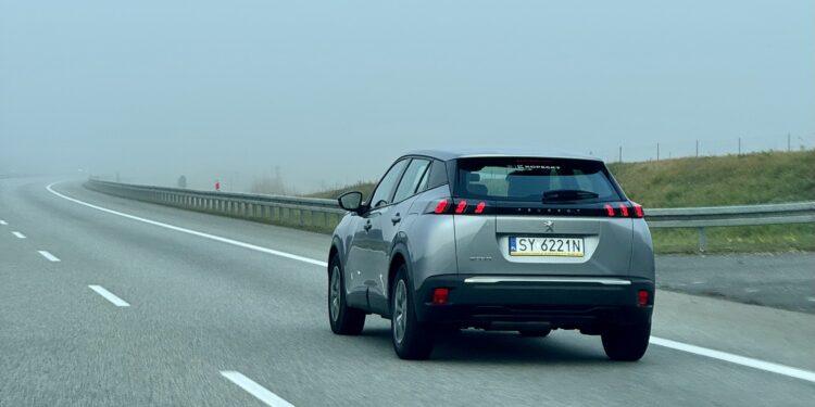 Peugeot 2008 autostrada samochod jazda Wiadomości