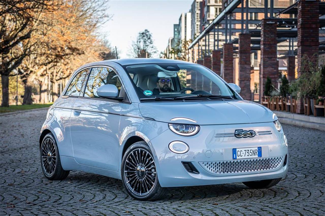 Fiat 500e cenowo konkuruje z Leapmotor T03 - wszystko w ramach jednego koncernu