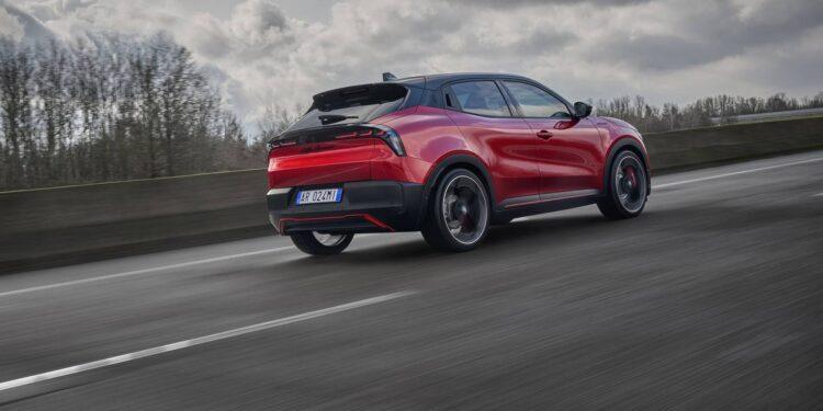 Alfa Romeo Junior Ibrida 8 lat gwarancji i 2.000 euro znizki 2 Wiadomości