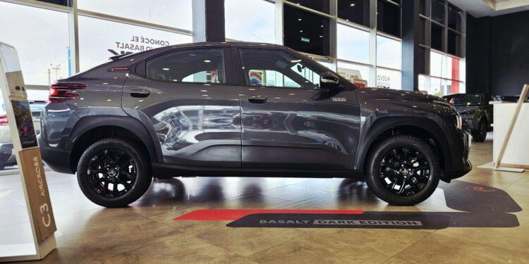 Nowy Citroen Basalt "Dark Edition"