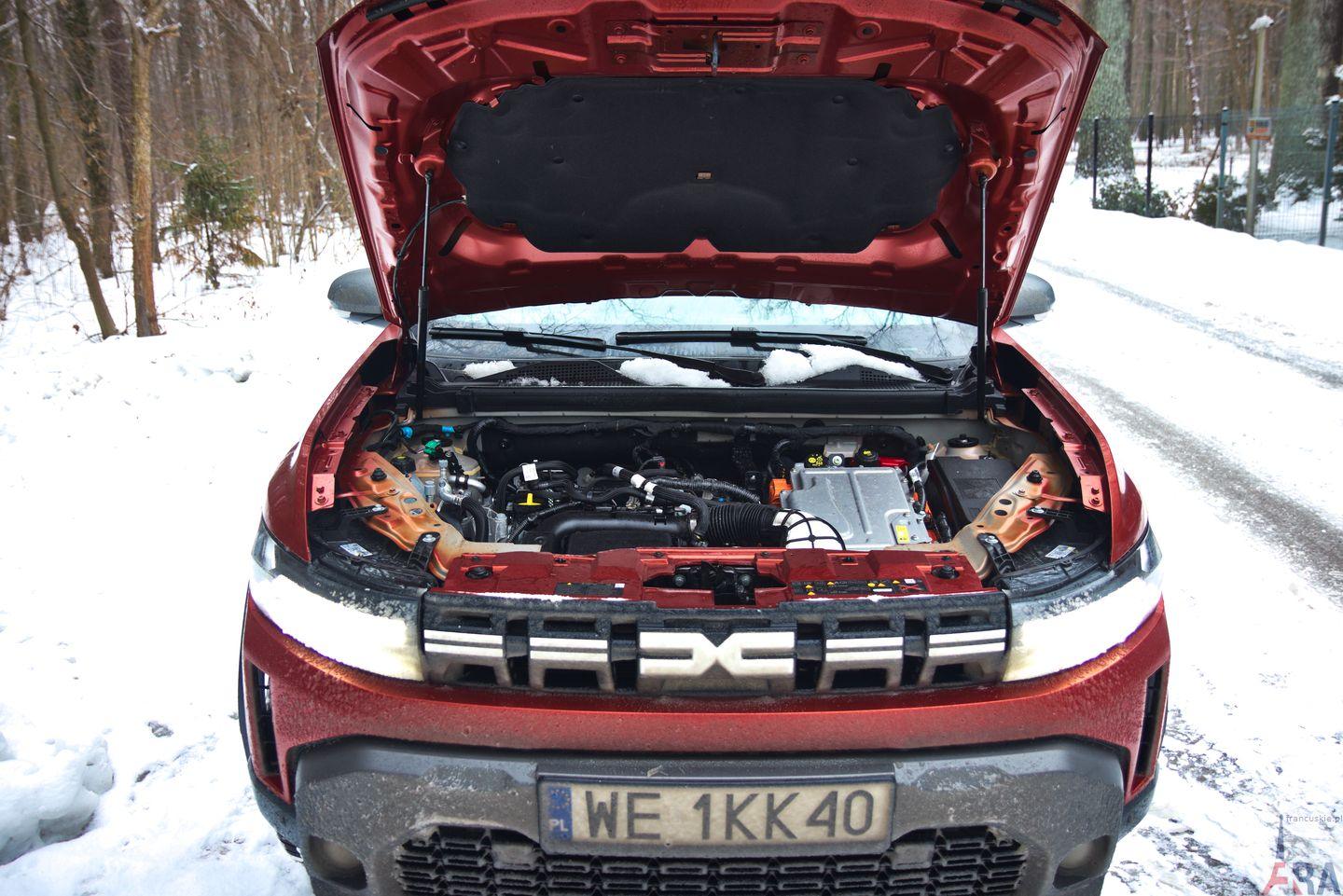 Test. Dacia Duster III Journey 1.8 HEV 155 15 Wiadomości