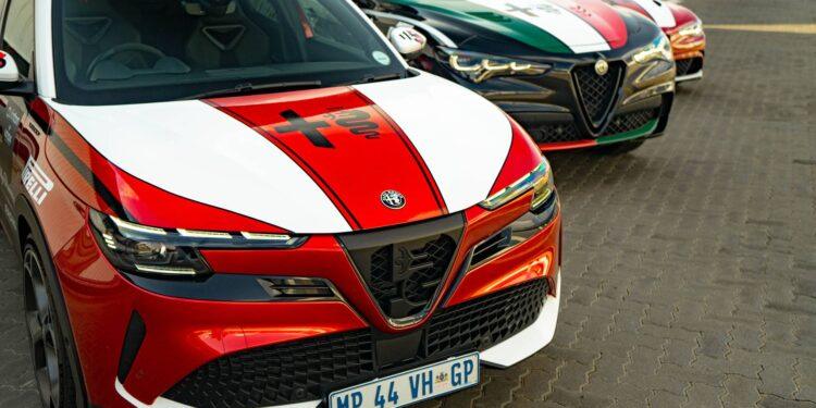 Alfa Romeo powraca do Simola Hillclimb z kultowymi samochodami o wysokich osiagach i elektrycznymi ambicjami 1 Wiadomości
