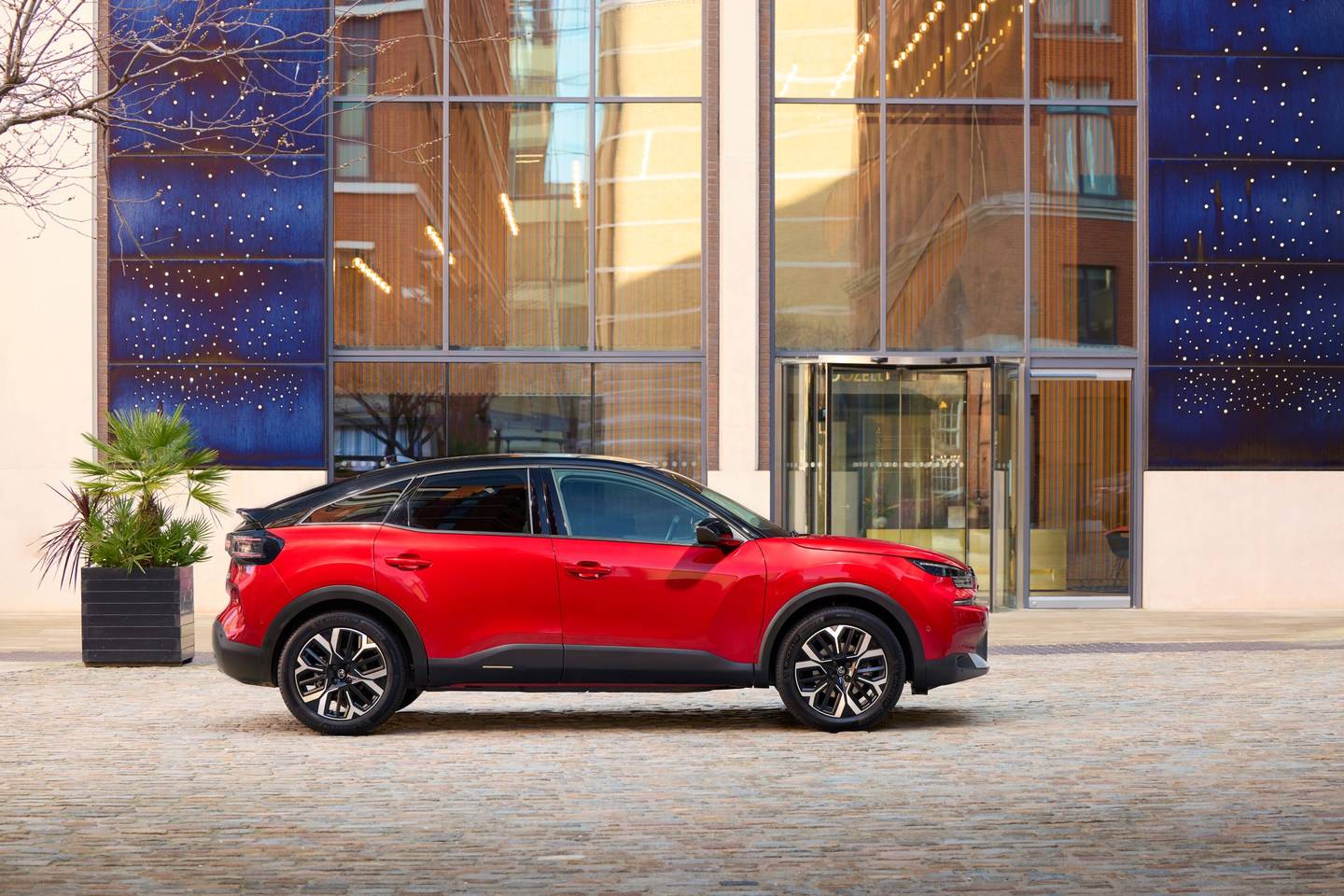 Citroen C4 Hybrid 110 za rownowartosc 80.115 zl. I to blisko nas 1 Wiadomości