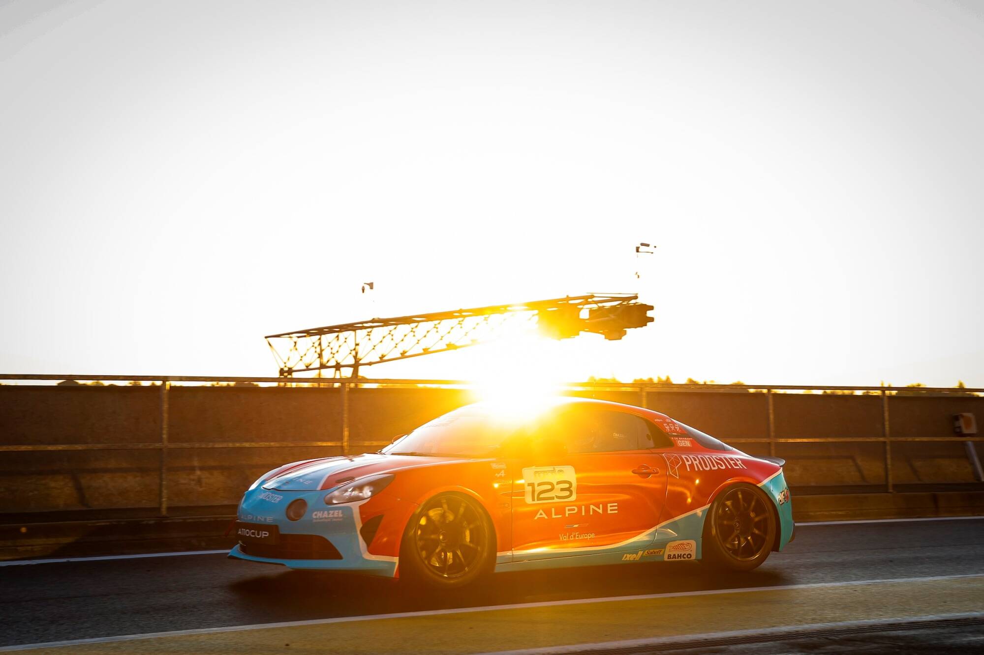 Rewolucja w Alpine ELF Cup Series. Rozpoczął się sezon 2026 ...