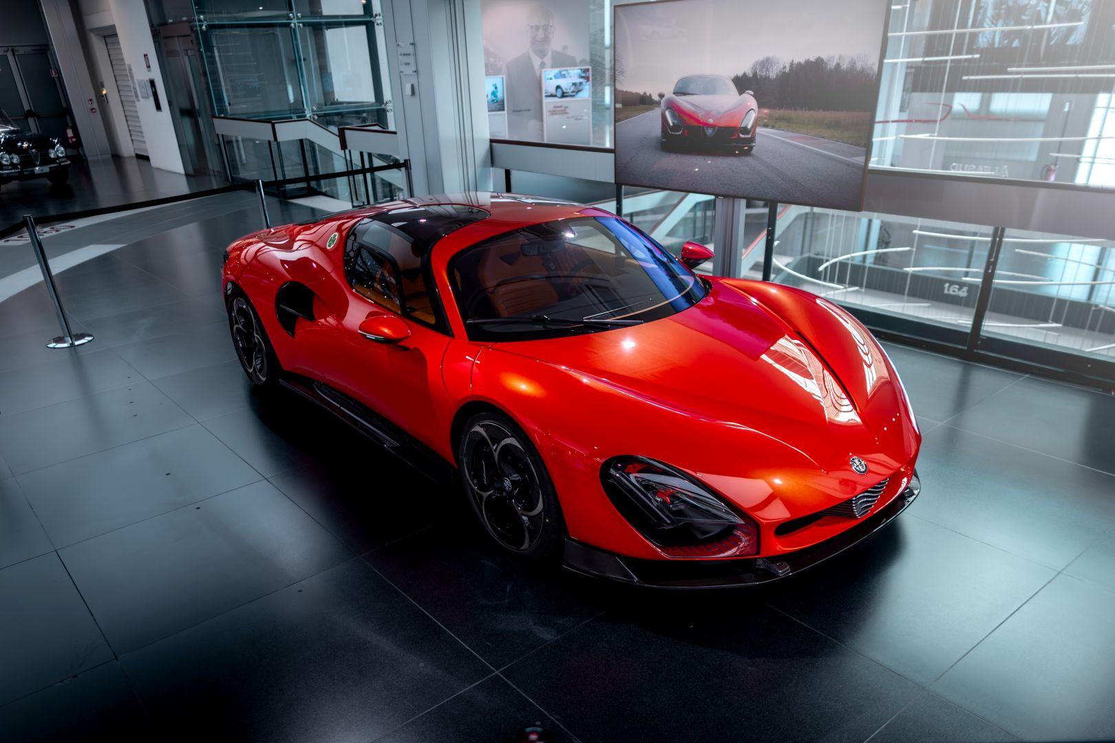 Alfa Romeo 33 Stradale przekazanie klientom 001 Wiadomości