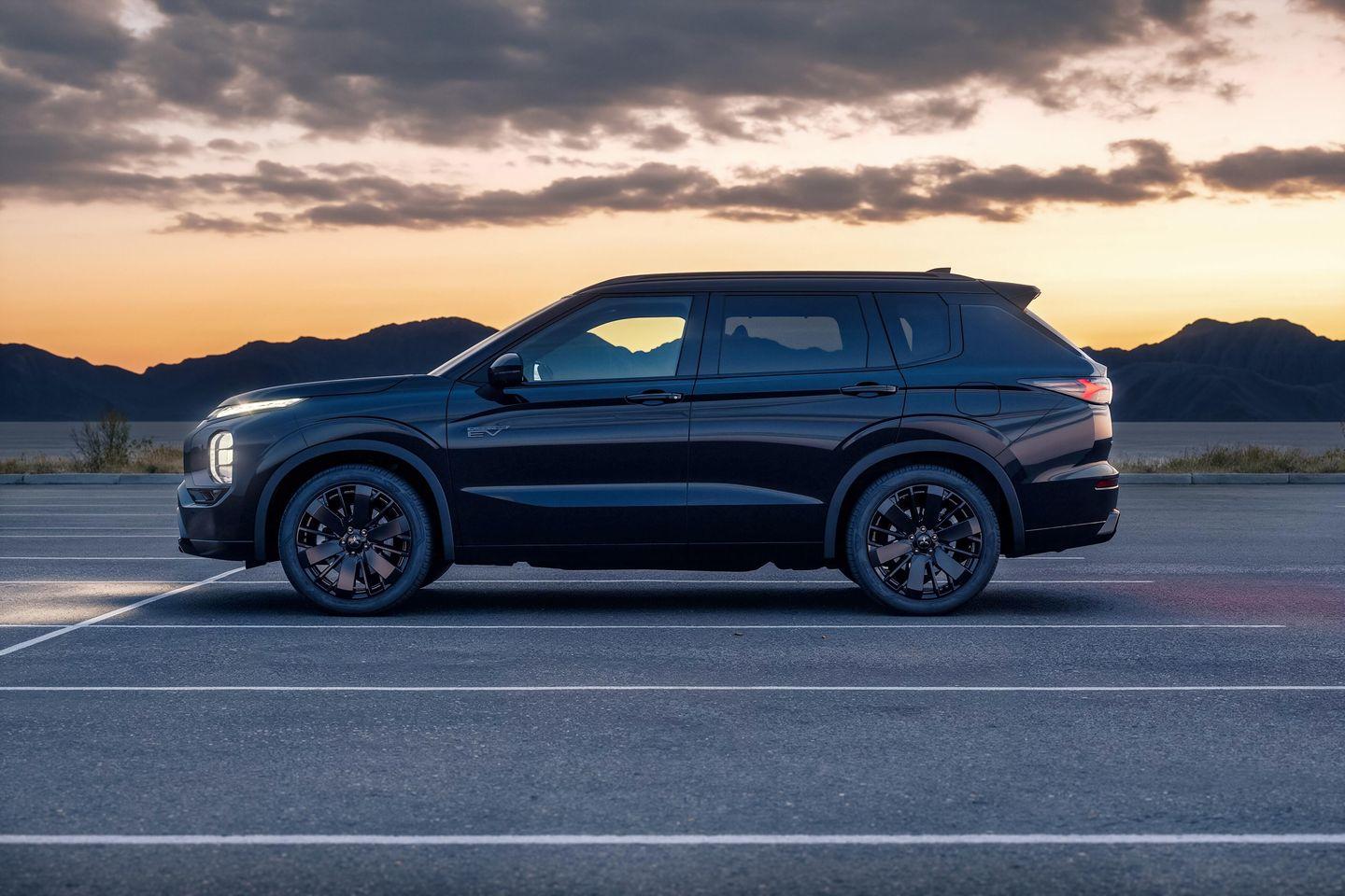 Mitsubishi Outlander PHEV BLACK Edition juz w polskich salonach 13 Wiadomości