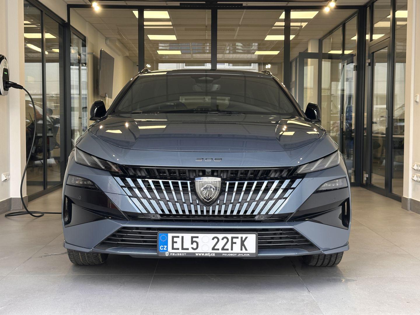 Peugeot salon Czechy 002 Wiadomości