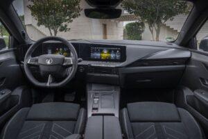 VauxhallAstraPlug inHybrid interior Wiadomości
