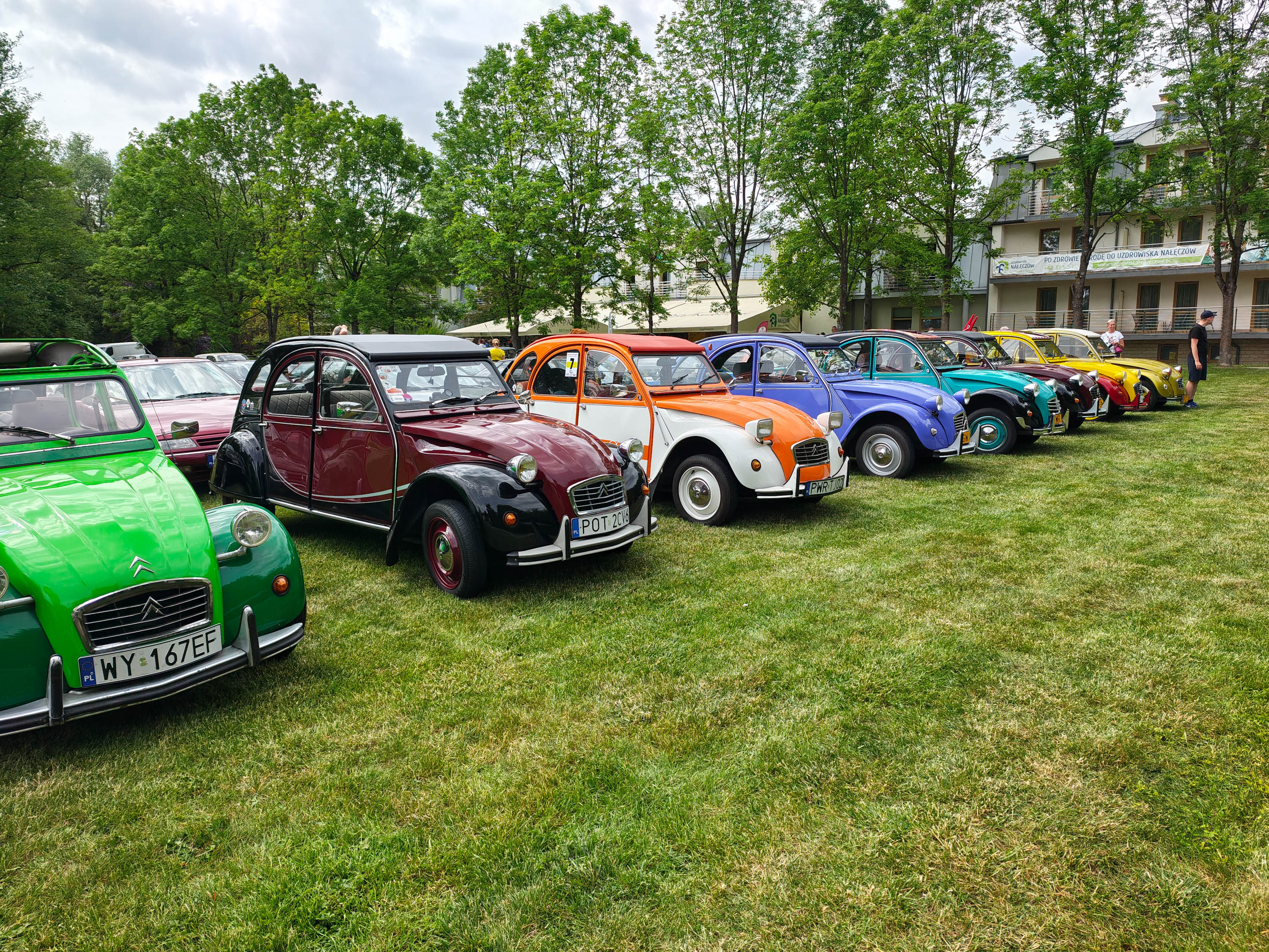 Citroën Oldtimer Club Polska w Nałęczowie - tu Citroën 2CV