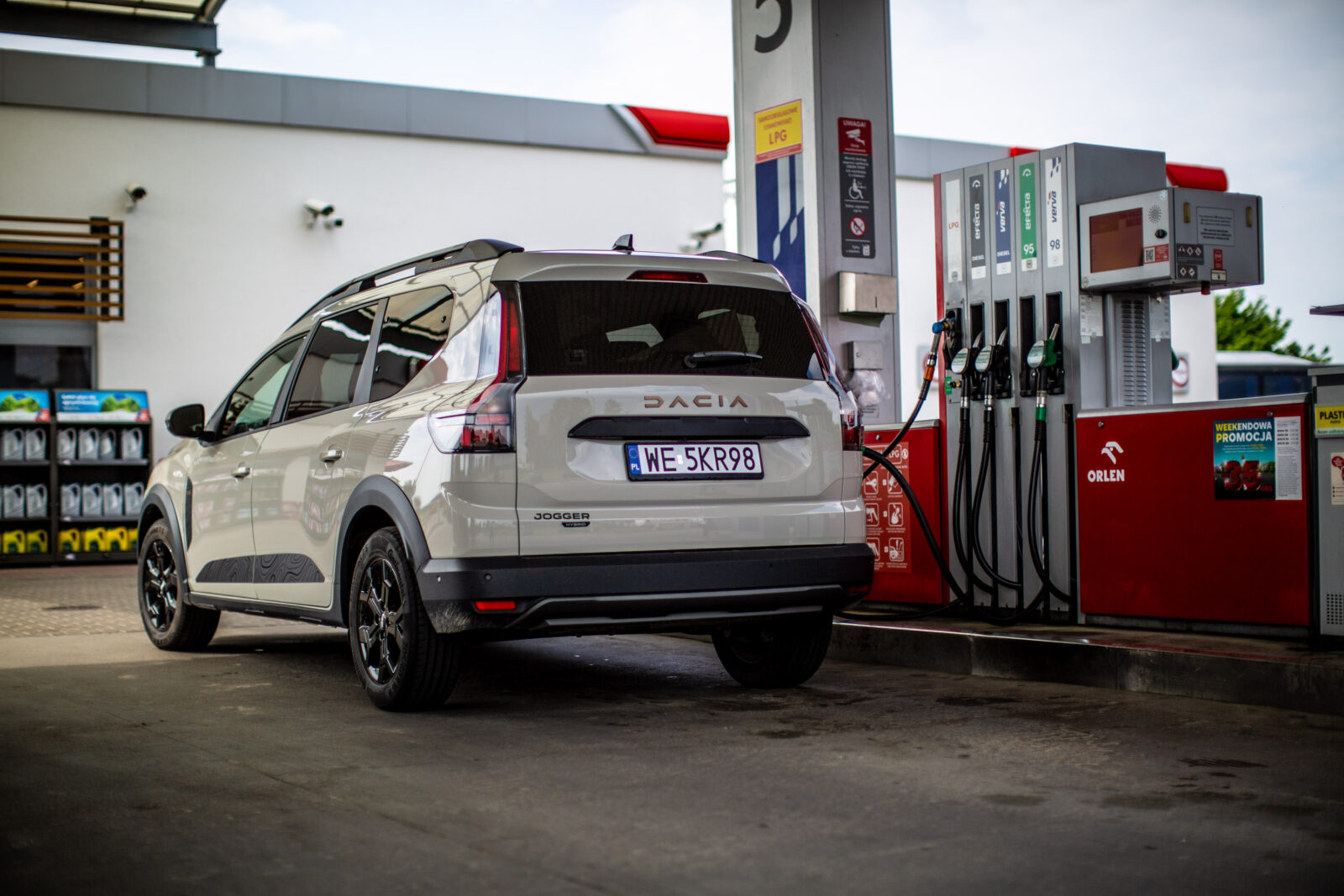Dacia Jogger na stacji Orlen