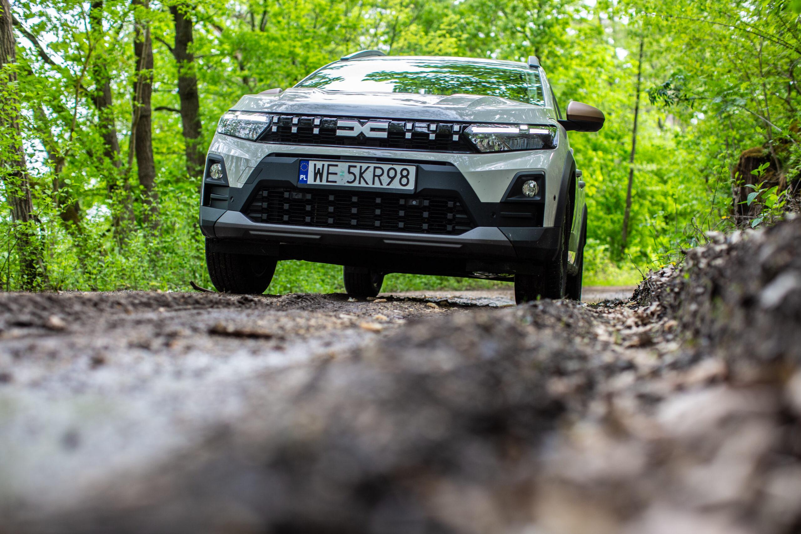 Dacia Jogger i błotniste drogi, dziury, kałuże - żaden problem