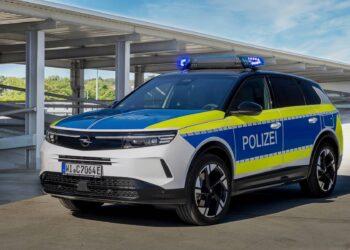 225 konny Opel Grandland w roli radiowozu 01 Wiadomości