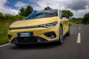 Leapmotor prezentuje nowego C hatchbacka B05. Nowy poziom sportowej elektromobilnosci 05 Wiadomości