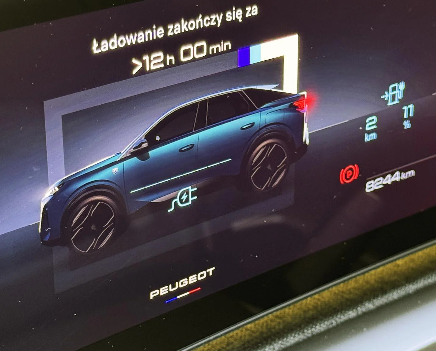 Ile godzin będzie się ładować Peugeot 3008 ze zwykłego gniazdka?