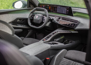 peugeot 3008 phev 2026 18 Renault